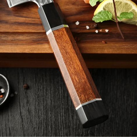 Faca Santoku 7″ em Aço Damasco de 67 Camadas com Cabo Desert Ironwood - Forja Fogo&Faca