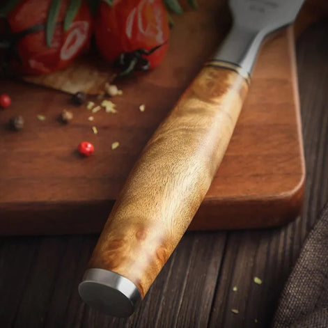 Garfo de Trinchar Forjado em Aço Inox 430 com Cabo de Madeira de Sicômoro - Forja Fogo&Faca