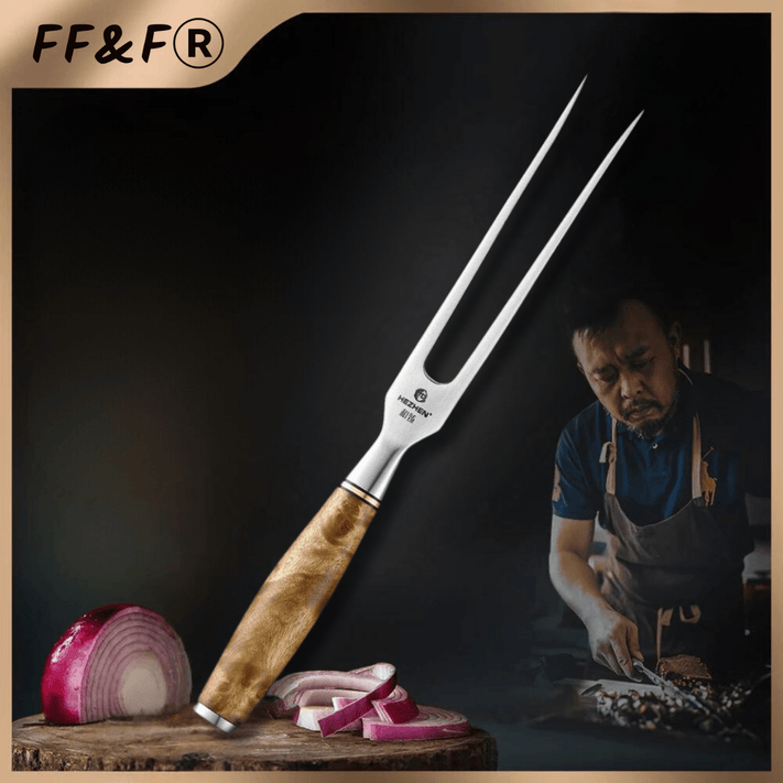 Garfo de Trinchar Forjado em Aço Inox 430 com Cabo de Madeira de Sicômoro - Forja Fogo&Faca