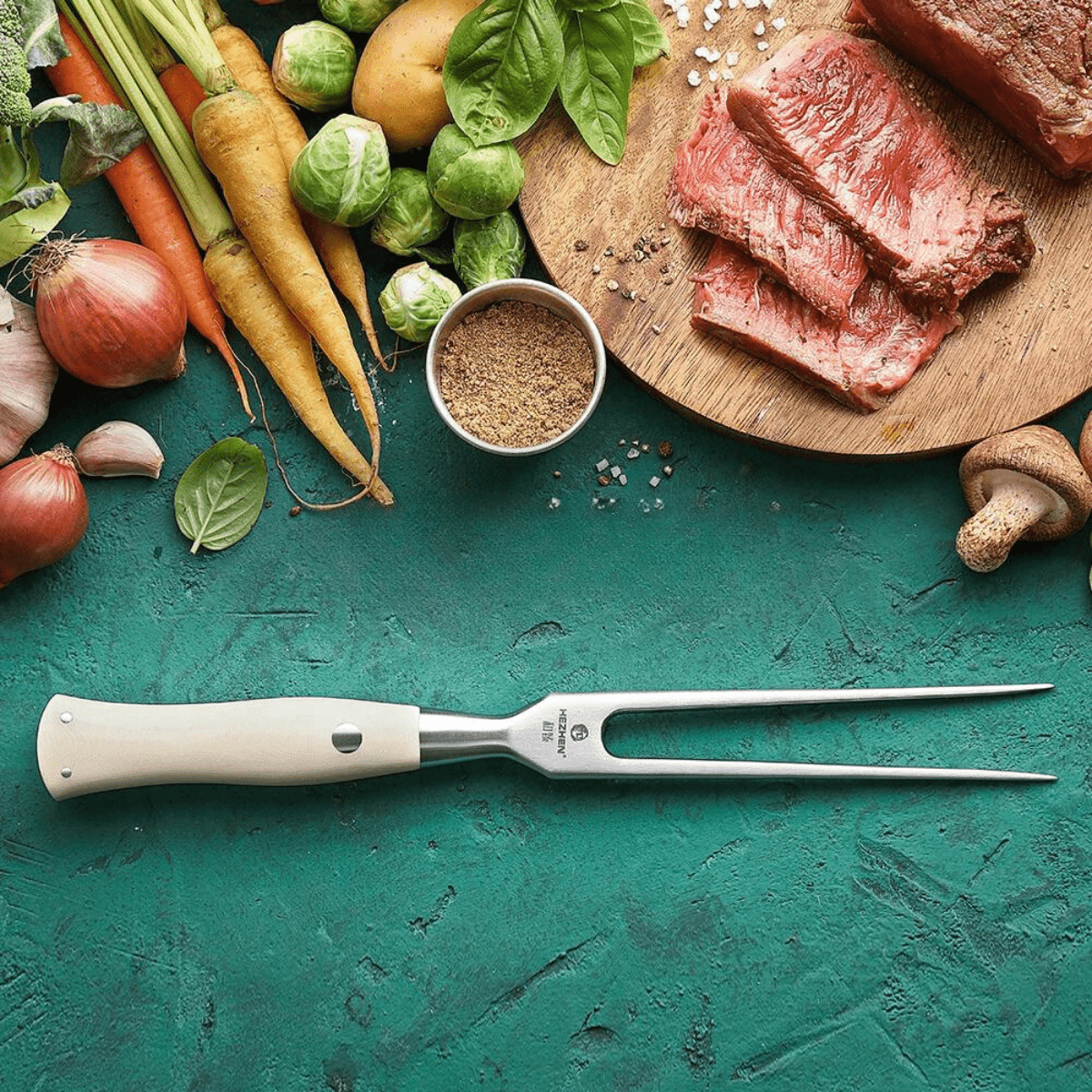 Garfo para Carne Elegant Series - Aço Inoxidável 430 com Cabo Marfim G10 - Forja Fogo&Faca